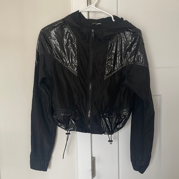 FASHIONNOVA windbreaker zip up - Picture 1 of 4